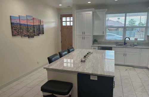 Safford House | HOT TUB. Charming 2-bedroom house with BIG TVS and LOTS of beds