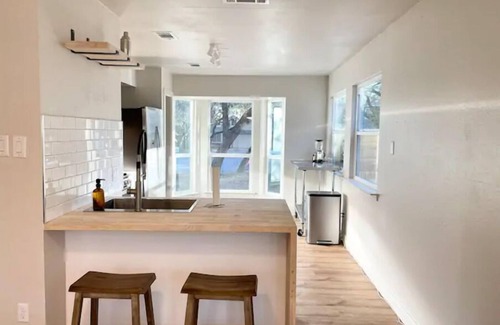 Milwood House | *hot tub Chic Domain 4 BR + foosball |2 homes