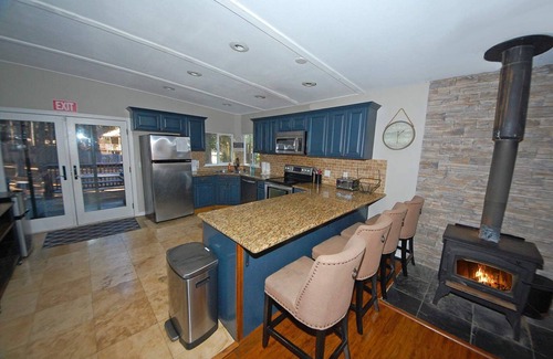 Country Club Estates House | Hot Tub, Close to Golf - Central to 3 Ski Resorts
