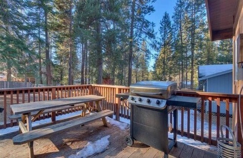 Country Club Estates House | Hot Tub, Close to Golf - Central to 3 Ski Resorts