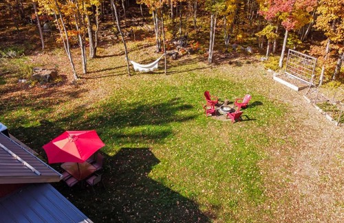 Campbellford Ski Chalet | Hot Tub/ Cottage on Crowe River / Acc 6 guests
