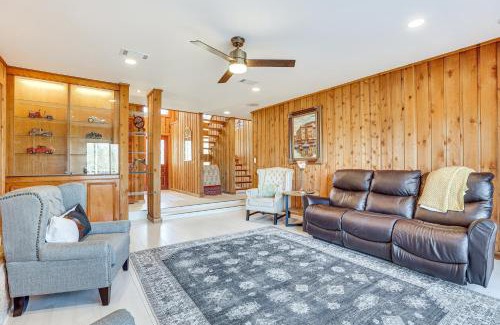 Brookshire House | Hot Tub, Deck and Grill Brookshire Gem Near Venues