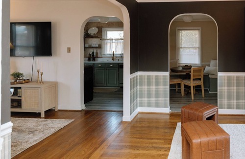 Wade Hampton House | Hot Tub & Designer Speakeasy 8 minutes Downtown GVL, Outdoor Theater, Piano