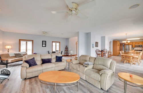 Hamilton House | Hot Tub & Dock: Waterfront Lake Hamilton Home