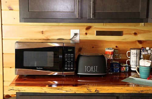 Higgins Lake Cabin | HOT TUB! Dog Friendly, Beach, Fire Pit, TOTAL RELAXATION AWAITS!