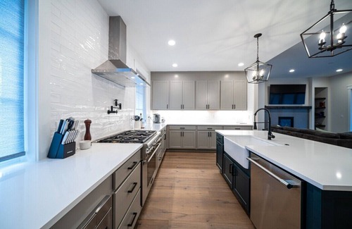Surf Pines House | Hot Tub & Family Fun |Near Beach|King Suite Luxury