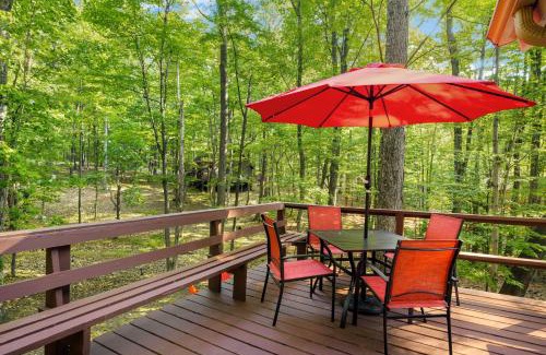 The Woods Ski Chalet | Hot Tub Fire Pit Deck Grill w Resort Amenities