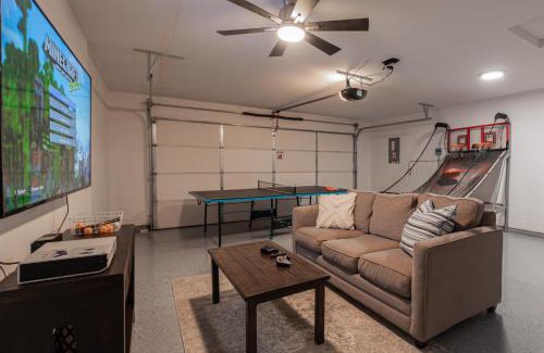 Meridian House | Hot Tub, Fire Pit & Games Cozy Nights Await
