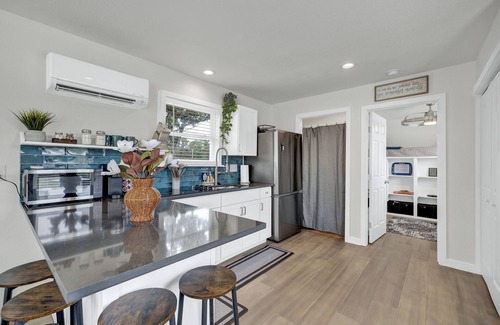 Spring Branch Cottage | Hot tub, free WiFi, pet friendly, 10 minutes to Canyon Lake/boat ramp