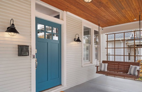 Cooper-Young Historic District House | Hot Tub & Game Room~ Private Cooper-Young Bungalow