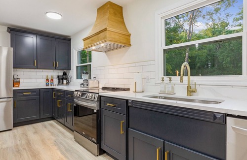 Lawrenceburg House | Hot Tub, Games & Sauna at Bourbon Trail Escape!