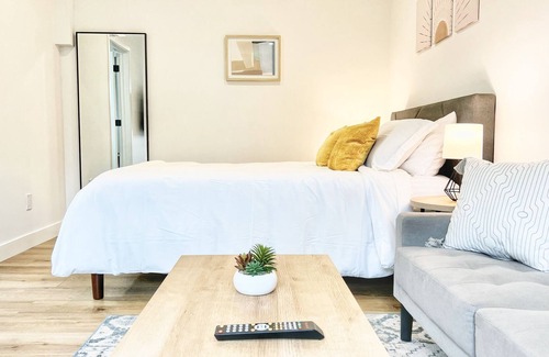 City Heights Apartment | ~Hot Tub Getaway in Central San Diego~
