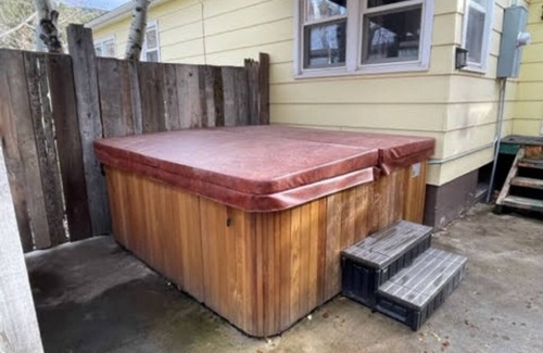 Philipsburg House | Hot Tub Haven: Pet-Friendly Retreat Near Brewery & Candy Store in Philipsburg!