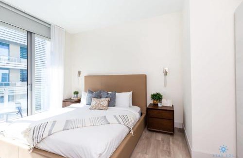 Hollywood Apartment | Hot Tub - Hollywood Beach Boardwalk - Amazing Pool