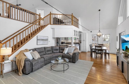 Olcott Ski Chalet | HOT TUB | Lake Front | Lavender Home