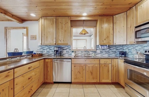 Bristol Hills House | Hot Tub. Lake Views. Wine Country & Golf. Your Canandaigua Escape Awaits!