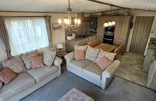 Grampound Cabin | Hot Tub Lodge Cornwall - Meadow Lakes Holiday Park