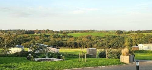 Grampound House | Hot Tub Lodge Cornwall - Meadow Lakes Holiday Park