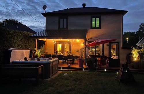 L'Ancienne-Lorette Cottage | HOT TUB/only family welcomed/5 bdr cottage/trampoline/bbq/15 min to Old Quebec