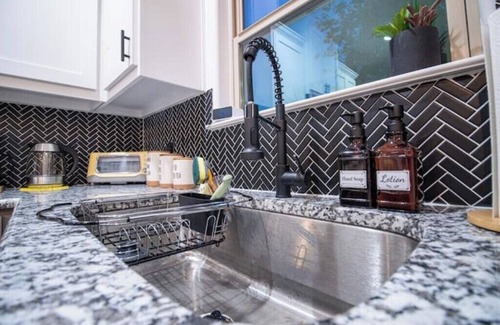 Denison House | Hot Tub Paradise: Fire Pit - BBQ - Family/Couples