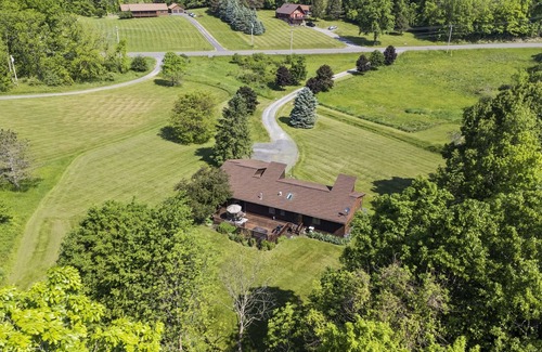 Canandaigua House | Hot Tub | Pet Friendly | Canandaigua | FLX