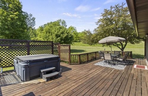 Canandaigua House | Hot Tub | Pet Friendly | Canandaigua | FLX