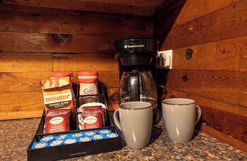 Townsend Cabin | HOT TUB, Pet-Friendly, Game Room
