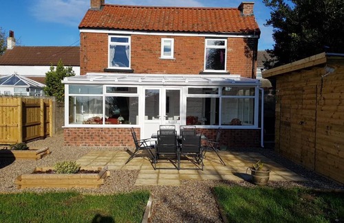 Welwick House | Hot Tub Pet Friendly Luxury Cosy Cottage, Near Withernsea and Patrington