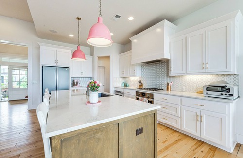 Bucyrus House | Hot Tub & Playset: Family Home in Overland Park!