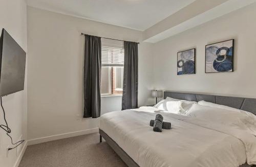 Draper Apartment | Hot tub Pool Game Room King Bed Parking