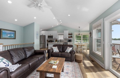 Canadian Lakes House | Hot Tub - Remodeled Canadian Lakes lakefront home with breathtaking sunsets! n