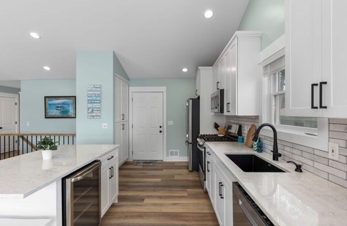 Canadian Lakes House | Hot Tub - Remodeled Canadian Lakes lakefront home with breathtaking sunsets! n