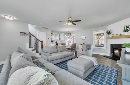 Holly Springs House | HOT TUB! Renovated, Sleeps 6, pets OK! Close to everythingn