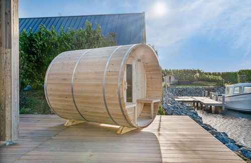 Jistrum House | Hot Tub Retreat w/Jetty