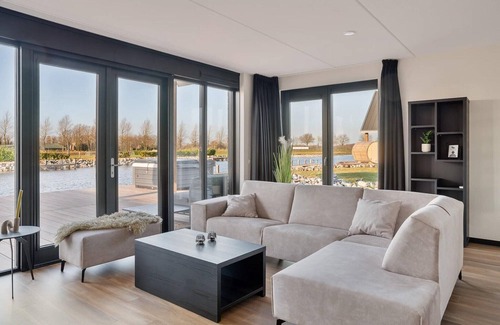 Jistrum House | Hot Tub Retreat w/Jetty