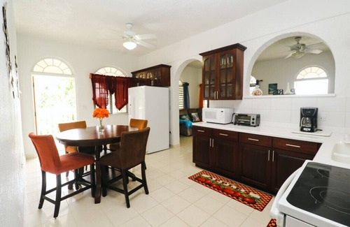 Estate Hope West Condo | Hot Tub & Saltwater Pool- Scenic 2bedroom 2bath Island Castle Rentals