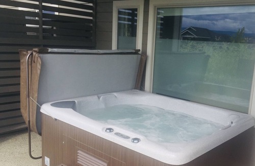 Foothills House | Hot tub Sept-June - Hot Tub closed July/Aug, King bed, central AC & Fireplace.