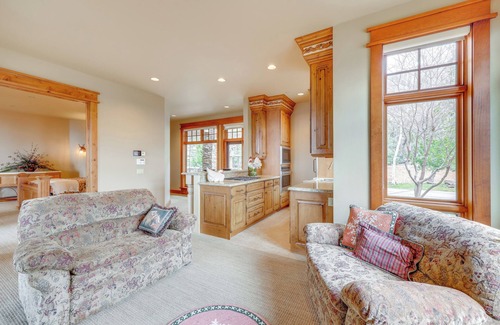 Yucaipa House | Hot Tub + Views: Luxe Mountain Escape in Yucaipa