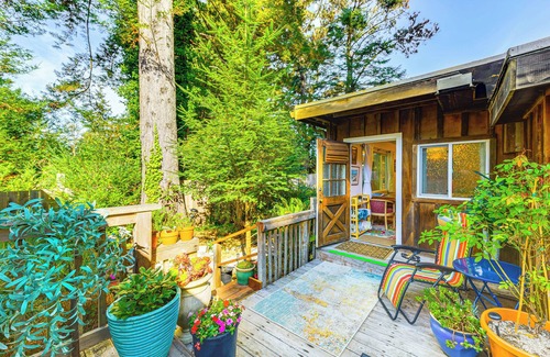 Fort Bragg Cabin | Hot Tub & Views: 'Secret Garden' Fort Bragg Cabin
