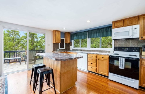 Ridgeway Cabin | Hot Tub, Wraparound Deck, & WiFi at Chalet Cabin