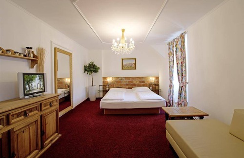 Halbturn Hotel | Hotel ∙ 1 bedroom ∙ 1 guest