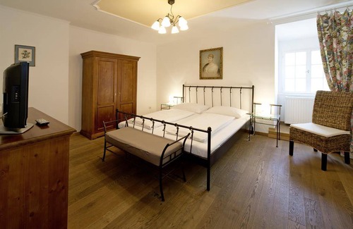 Halbturn Hotel | Hotel ∙ 1 bedroom ∙ 2 guests