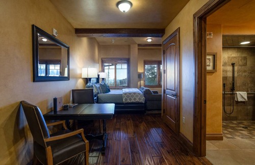 Empire Pass Hotel | Hotel ∙ 1 bedroom ∙ 2 guests