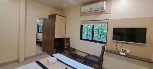 Andheri House | Hotel 4Shine