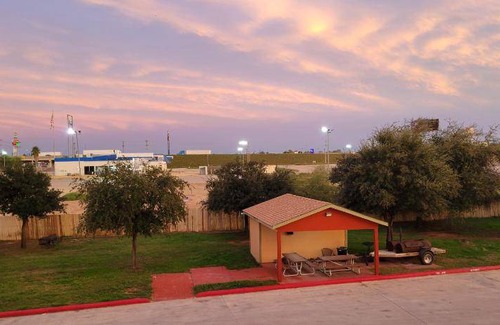 Cotulla Hotel | Hotel ∙ 6 guests