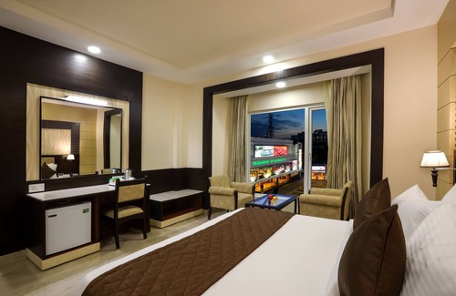 Vadapalani Hotel | Hotel Aadithya