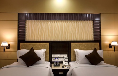 Vadapalani Hotel | Hotel Aadithya