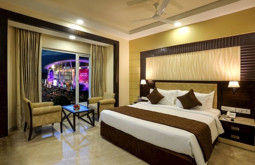 Vadapalani Hotel | Hotel Aadithya
