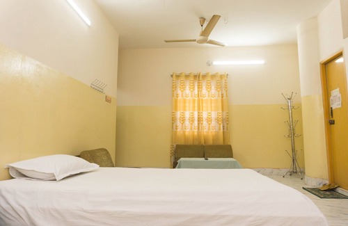 Dhaka Hotel | Hotel Al Sarwar - Deluxe Triple Room