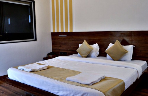 Jadhavwadi Hotel | Hotel Amrai 69